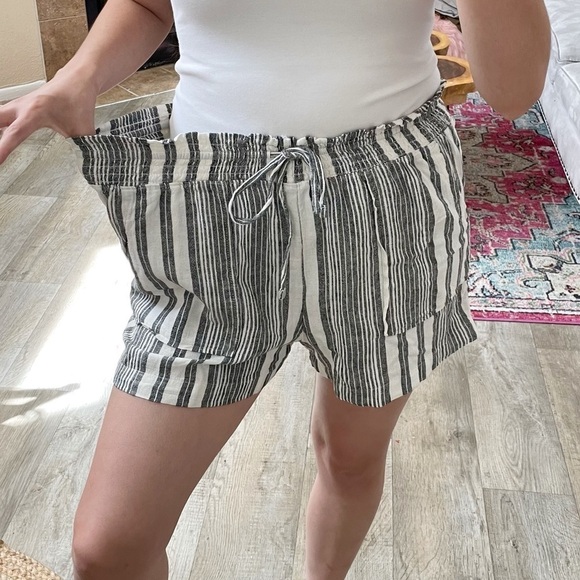 Pull On Stripe Linen Tie Shorts - Picture 2 of 4